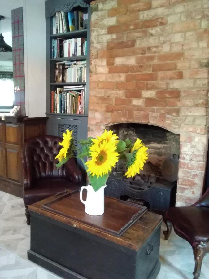 Holly Tree B&B Бромярд Экстерьер фото